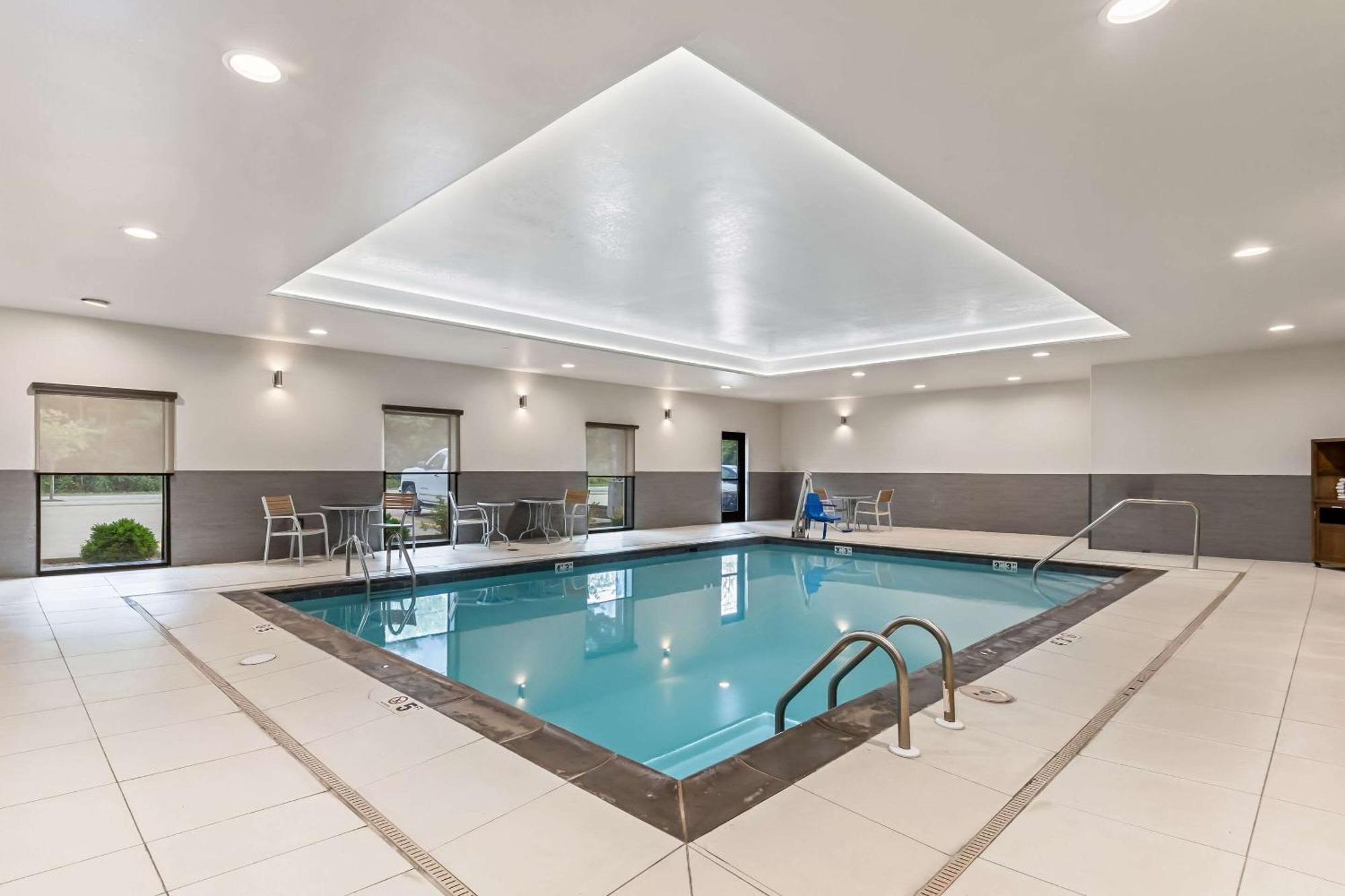 קולומביה Comfort Suites מראה חיצוני תמונה