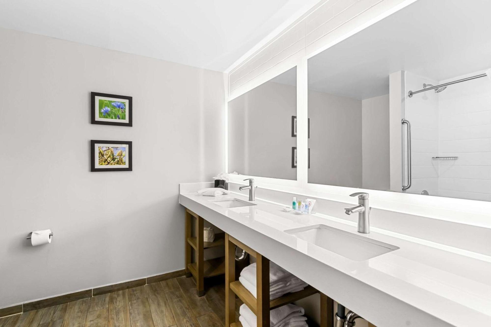קולומביה Comfort Suites מראה חיצוני תמונה